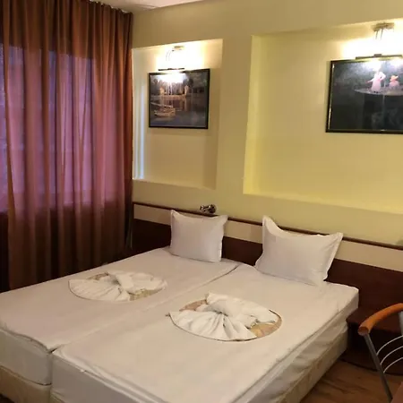 Karavel Hotel *